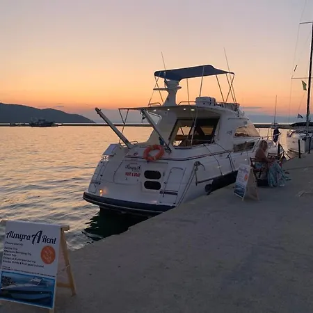 Botel Yacht Almyra A *