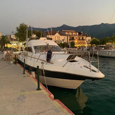 Botel Yacht Almyra A *
