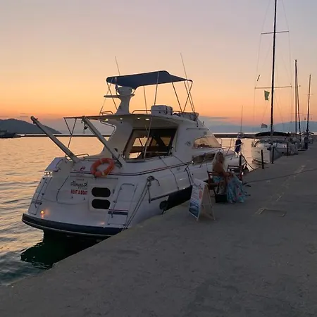 Yacht Almyra A Botel