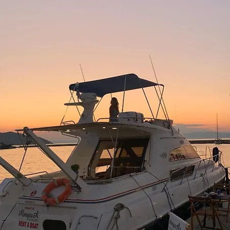Botel Yacht Almyra A *